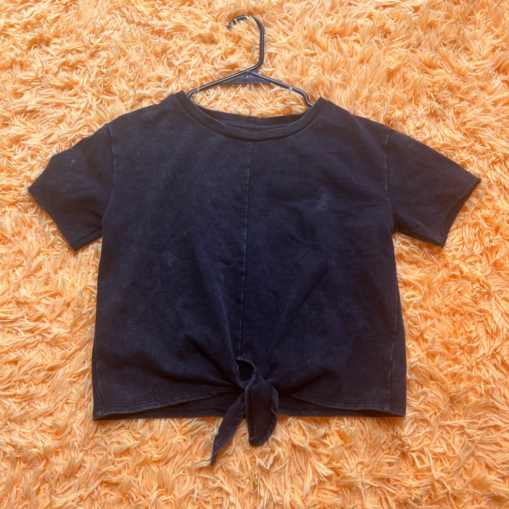 Cropped tshirt with tie detail